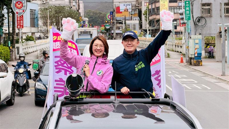 籲汐金萬鄉親挺美的！蔡美華衝刺初選車掃