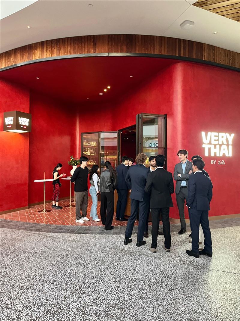 「Very Thai by瓦城」試營運即迎來大量嘗鮮人潮。（圖／品牌業者提供）