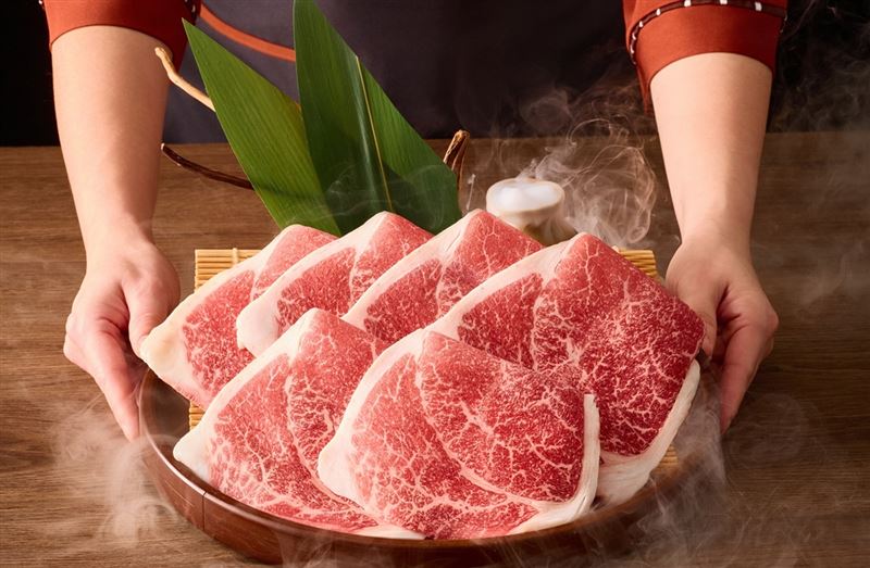 王品獨家引進日本國產牛全頭進口，並於聚搶先發售國產牛品項，饕客不用飛日本，就能體驗日本人的最愛。（圖／品牌業者提供）