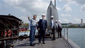 總統賴清德視導高雄地區部隊，並首度登上海鯤軍艦。（圖／總統府提供）