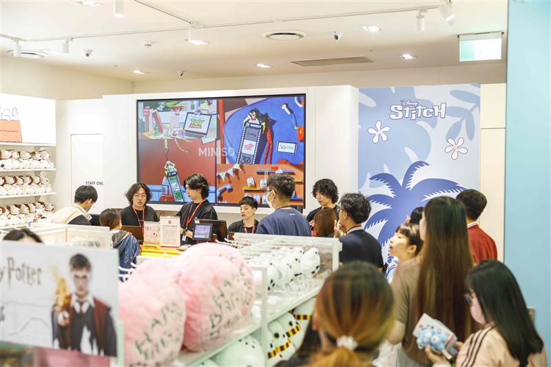 近距離被IP角色包圍！可以在正櫃享受到第一手的完整角色體驗，與最喜愛的主角們展開一段心情療癒之旅。（圖／品牌業者提供）