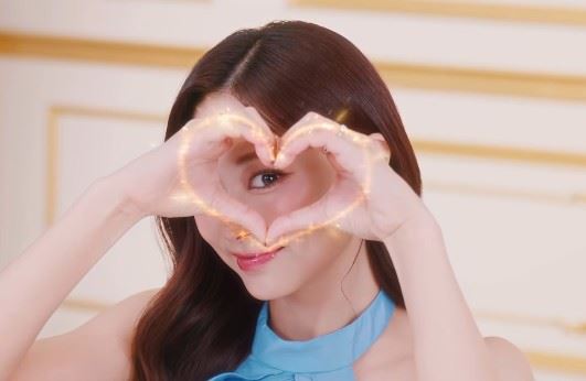 周子瑜首度接下本土代言。（圖／翻攝自周子瑜IG）