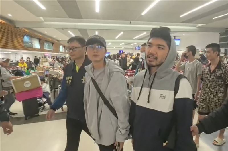 「晚安小雞」和阿鬧盼了766天，踏上台灣的土地。（圖／記者張昱傑攝影）