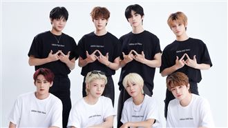 鮮肉男團不藏了　他羞曝：請大家吃冰淇淋