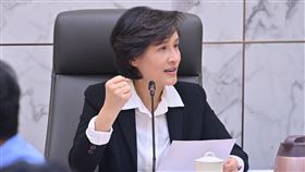 行政院副院長鄭麗君召會決議4月起液化石油氣貨物稅減徵50% 。（圖／行政院提供）
