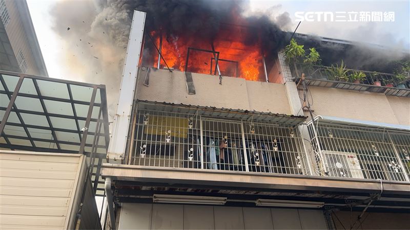 新／台南透天「3F狂噴火煙」路人急打119