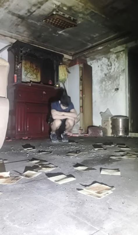 陳能釧被控侵入三芝區土地公坑一處廢棄住宅。（圖／翻攝自晚安小雞官方頻道）