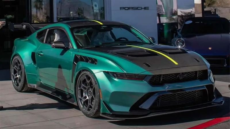 Ford Mustang GTD在保時捷展示中心交車。（圖／翻攝Mustang Reddit）