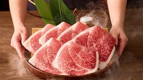 王品獨家引進日本國產牛全頭進口，並於聚搶先發售國產牛品項，饕客不用飛日本，就能體驗日本人的最愛(圖／王品集團提供)