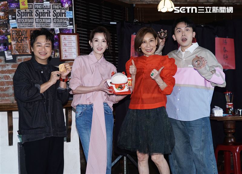 （左起）賴銘偉、葉全真、郎祖筠、黃豪平出席舞台劇記者會。（圖／記者趙于瑩攝影）