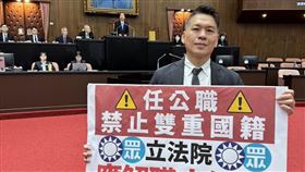 民進黨籍內政委員會召委李柏毅因讓李貞秀上演「對空氣質詢」，遭民眾黨團提案譴責（圖／翻攝自李柏毅臉書）