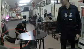 火雞肉飯格鬥盃開打！台中8猴「續攤狹路相逢」互砸椅　警掏槍壓制