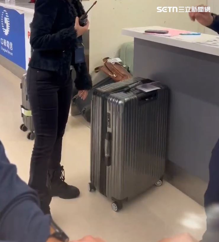 華航,台南,行李,地勤,延遲費,外國人,鑰匙（圖／翻攝畫面）