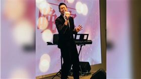 陳大天白天在家製作菜脯，晚上則到餐酒館表演脫口秀。（翻攝自陳大天臉書）