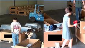 照片中可以看到，員工拿著吹風機將標籤從原伺服器上小心移除。（圖／翻攝自美國司法部官網）