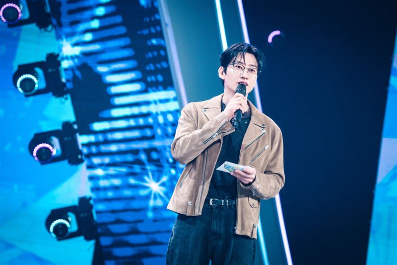 MC銀赫發揮精彩的主持功力，讓講評環節火花四射。(圖／緯來電視網提供）