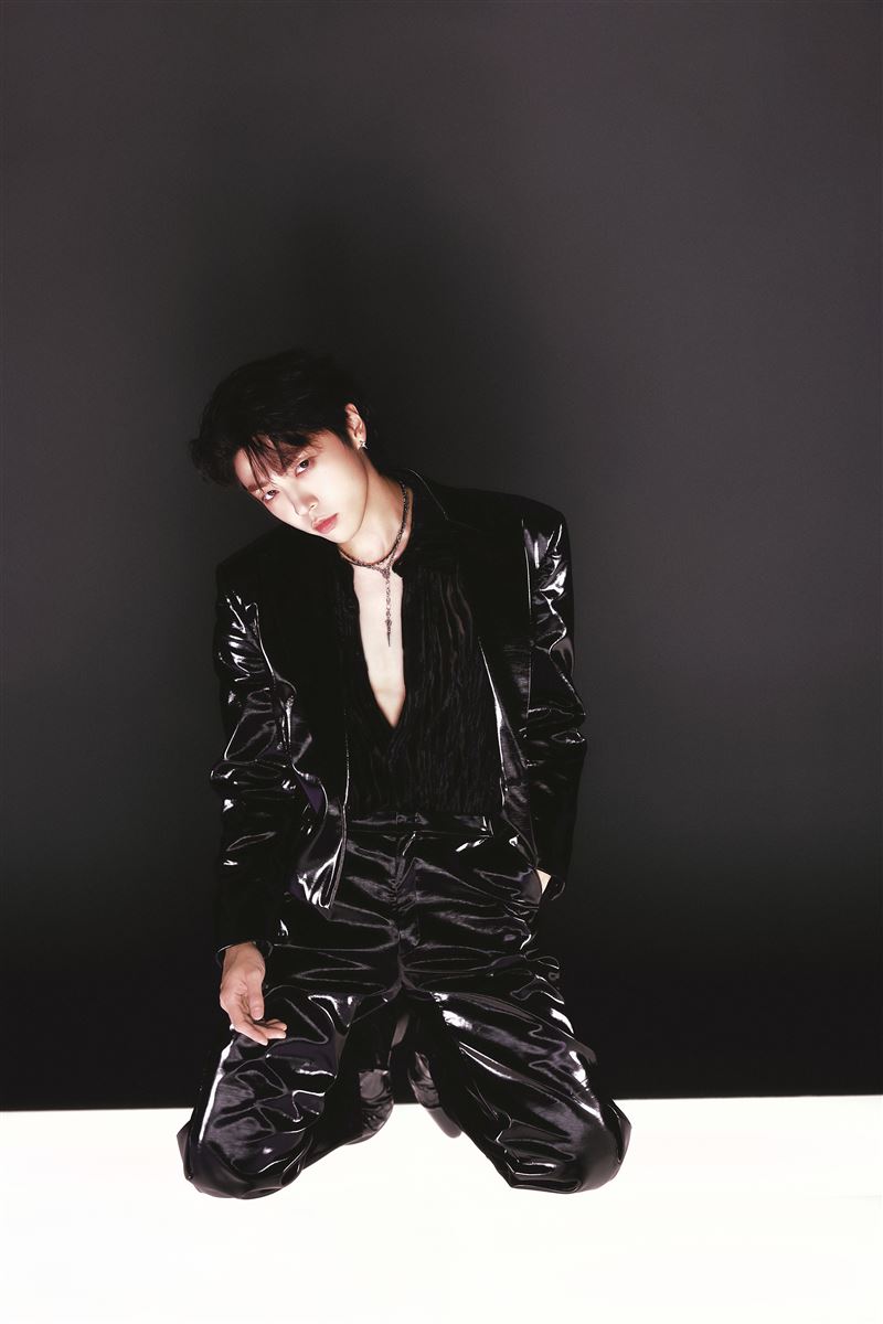 JUNNY曾參與多首熱門歌曲創作，包括IU〈LILAC〉、EXO成員Kai的〈Mmmh〉，以及伯賢、NCT等人氣歌手作品。（圖／FBG Live Taiwan提供）