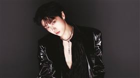 JUNNY曾參與多首熱門歌曲創作，包括IU〈LILAC〉、EXO成員Kai的〈Mmmh〉，以及伯賢、NCT等人氣歌手作品。（圖／FBG Live Taiwan提供）