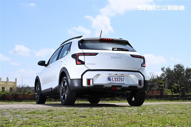 Star Map星圖式LED燈組。(圖/記者鍾釗榛攝影)