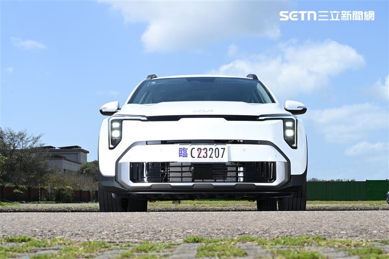 Kia Stonic車頭換上新世代家族化設計語彙。(圖/記者鍾釗榛攝影)