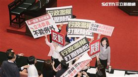 吳思瑤透露，高金素梅更替民眾黨做「打壓陸配」手板，相當「貼心」。（圖／記者楊士誼攝影）