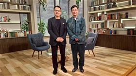江宏恩（右）跟鄭弘儀合照。（圖／三立提供）