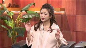 小Call坦言表妹在錄影前一天因乳癌過世，令她相當不捨。(圖／年代提供）