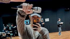 BTS隊長RM在彩排時不慎受傷。（圖／翻攝自 IG）