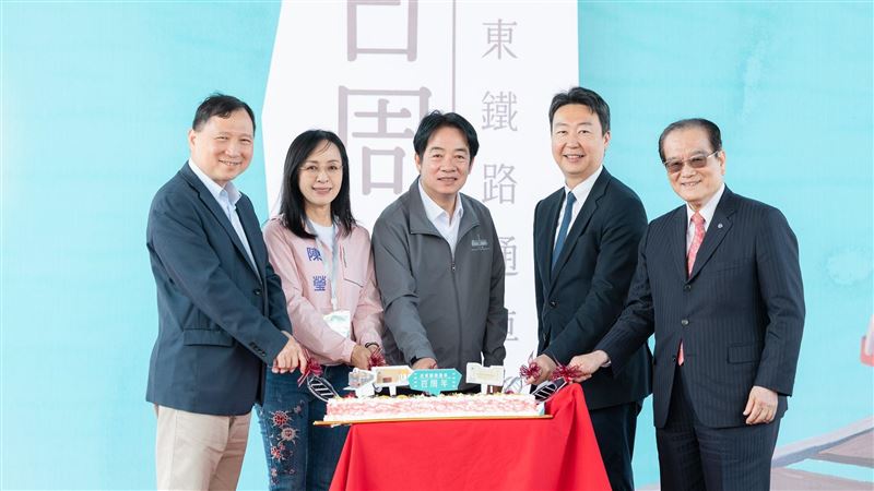 花東鐵路慶百年　賴清德意外拿「第一」