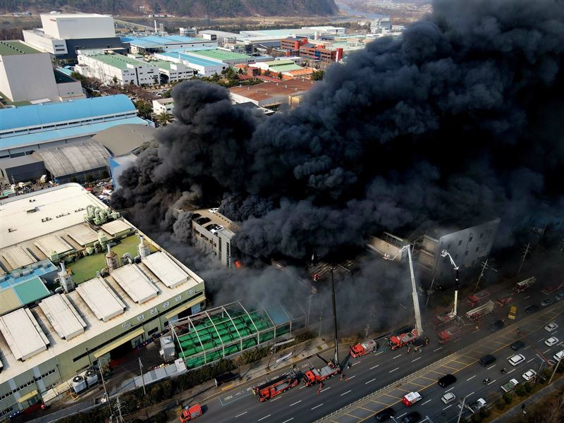 南韓大田市今（20）日下午發生一起嚴重的工廠火警。位於大德區的一間汽車零件製造廠起火，目前已造成至少50人受傷。（圖／翻攝自X平台Argonaut@FapeFop90614帳號）