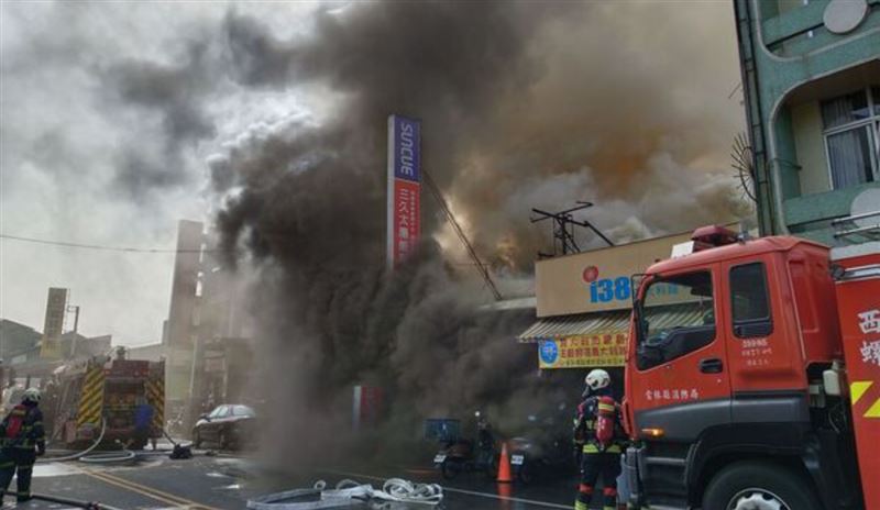 雲林西螺惡火！濃煙火舌吞噬電器行全燒毀
