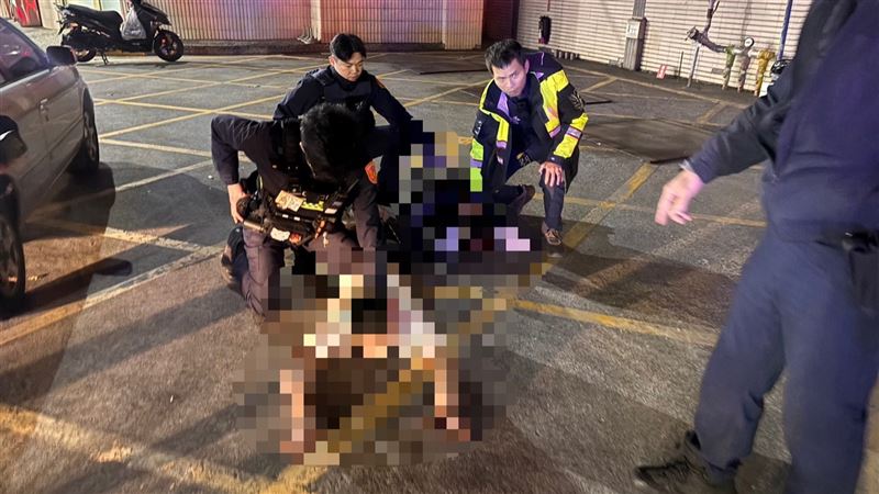 趙姓少年被警方震撼教育式逮捕。(圖/翻攝畫面)