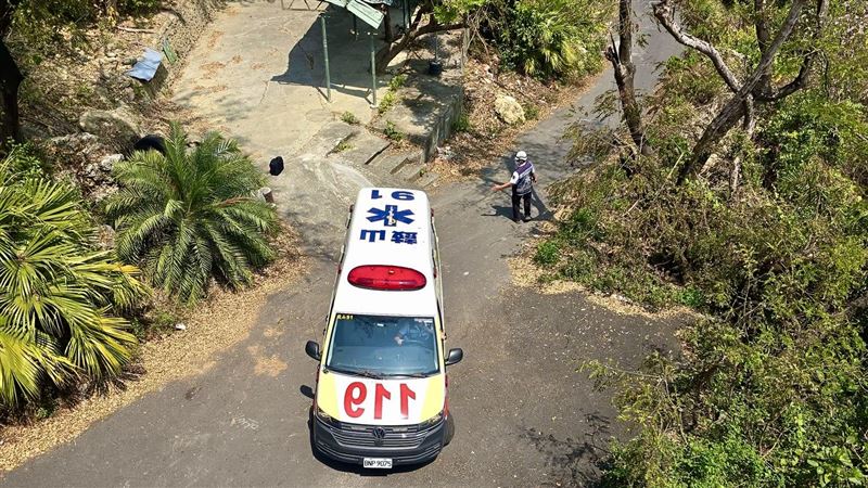 儘管警方與消防都來了，還是晚了一步， 屍體僵硬冰冷。（圖／翻攝自我是鼓山人臉書）