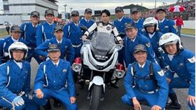 吉村崇（白衣）首度揭露了自己與生母之間令人揪心的殘酷過往。（圖／翻攝自吉村崇IG）