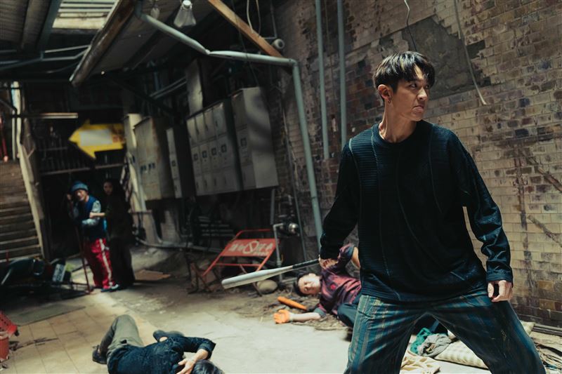 柯震東飾演韓杰，角色設定未受過武術訓練，故每場戰鬥都設定他打得很辛苦，是憑直覺與狠勁在打架。（圖／Netflix提供）