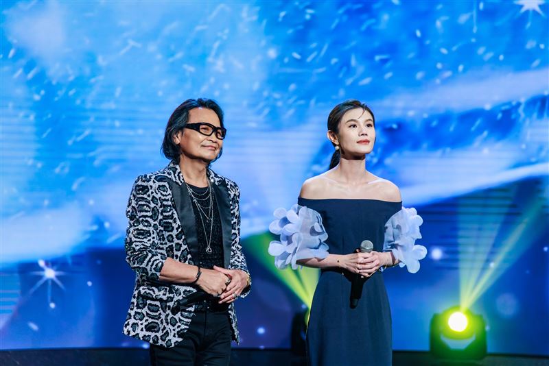 沈文程、朱海君合唱。(圖/中視提供)