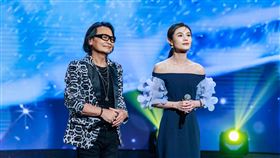沈文程、朱海君合唱。(圖／中視提供)