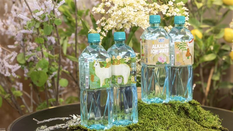 台塩海洋水 2026藝術聯名瓶限量登場