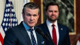 美國國防部長赫格塞斯表示，伊朗軍艦完全沒有意料到在國際海域會遭受攻擊。（圖／翻攝自X平台 @SuppressedNws）