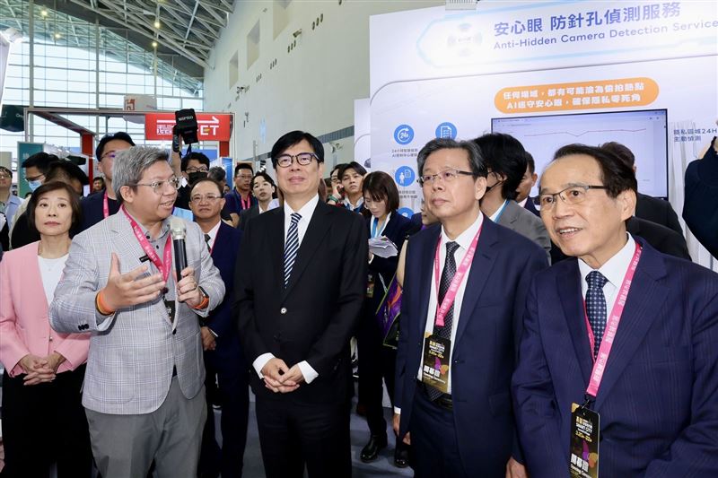 市府參展主題圍繞5大核心亮點，其中包括與鴻海公司合作的City GPT，利用大型語言模型來解決城市治理的痛點。（圖／市府提供）