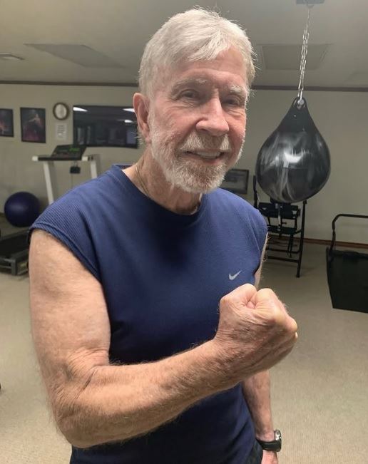 查克羅禮士的家人請求外界尊重他們的隱私,他們稱他於週四上午「突然離世」。(圖/翻攝自查克羅禮士IG)