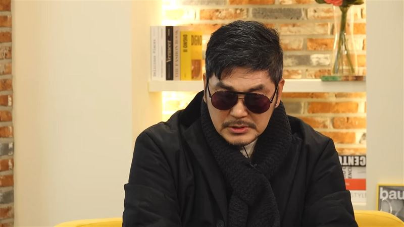 金英浩化療摧毀免疫系統，手術過程更是痛到滿身大汗，讓他苦不堪言。（圖／翻攝自Youtube）