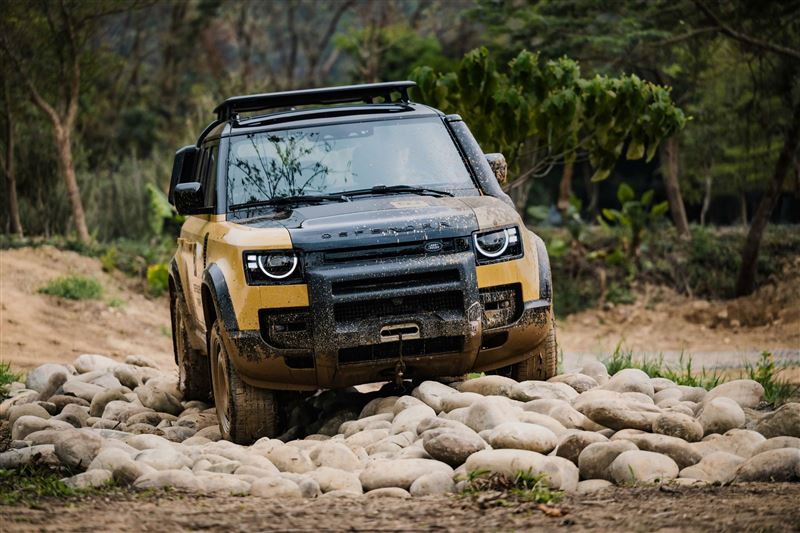 每梯次為期兩天一夜的Defender Trophy台灣資格賽,導入各項依據英國原廠標準打造的越野路線及駕馭關卡。(圖/Jaguar Land Rover提供)