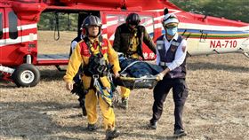 高雄南橫山區昨天（20日）發生一起山難，一對夫妻前往攀登3668公尺的關山，60多歲的丈夫於下山途中，突然身體不適倒地身亡。（圖／翻攝畫面）