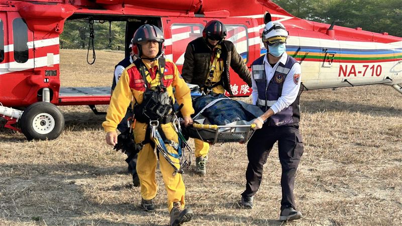 「南橫三星」山難 夫猝死妻伴屍一夜淚崩