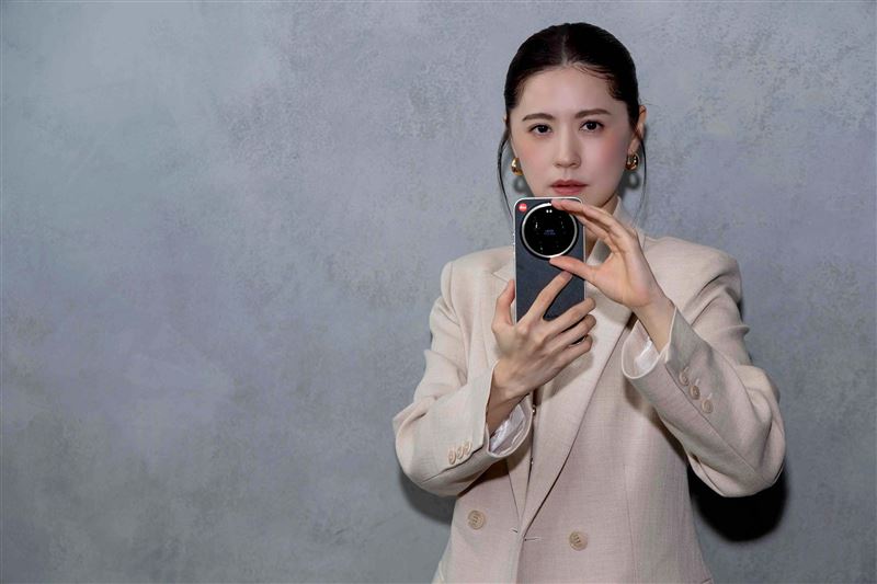 林予晞成立「雙木林攝影工作室」後忙翻，反而更偏好用手機記錄生活。（圖／小米提供）