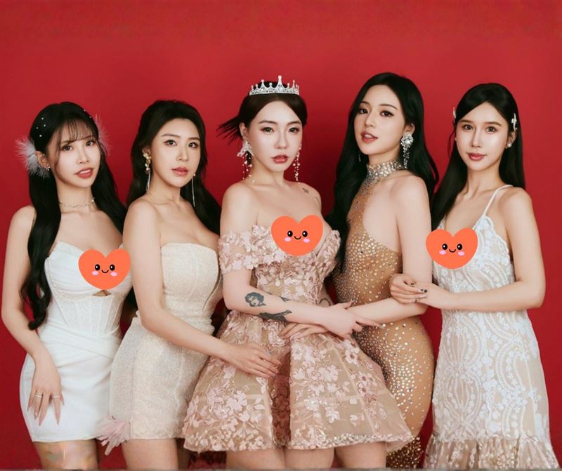左起第五名玟妡、亞軍孫孫、「嬌慾系學姊」雅捷強勢奪下冠軍、季軍謝立琪、第四名夢夢。(圖/JKF提供)