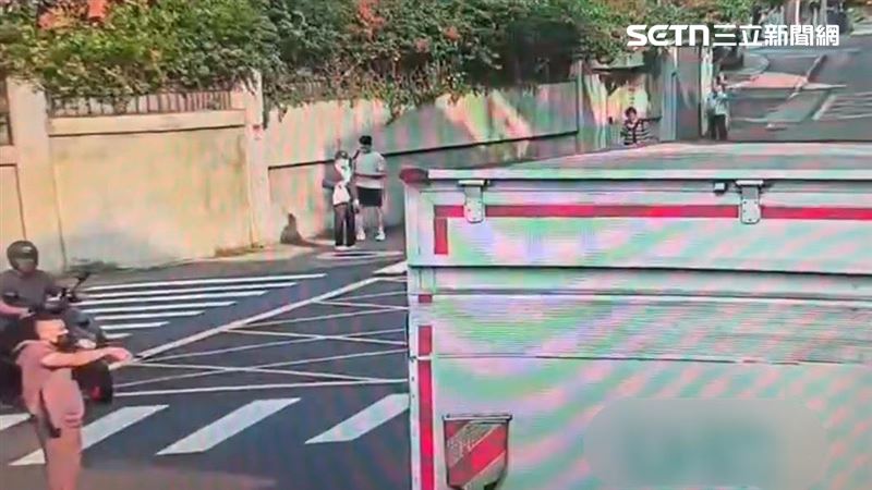 北市黃男因不滿被催討債務，持摺疊刀砍傷張男。（圖／翻攝畫面）