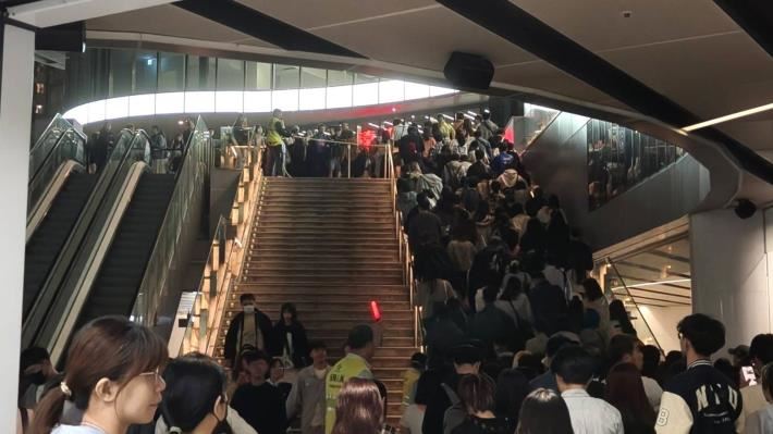 昨日週五台北捷運在韓團TWICE演唱會助攻下,全線運量一舉突破260.6萬人次。(圖/北捷提供)