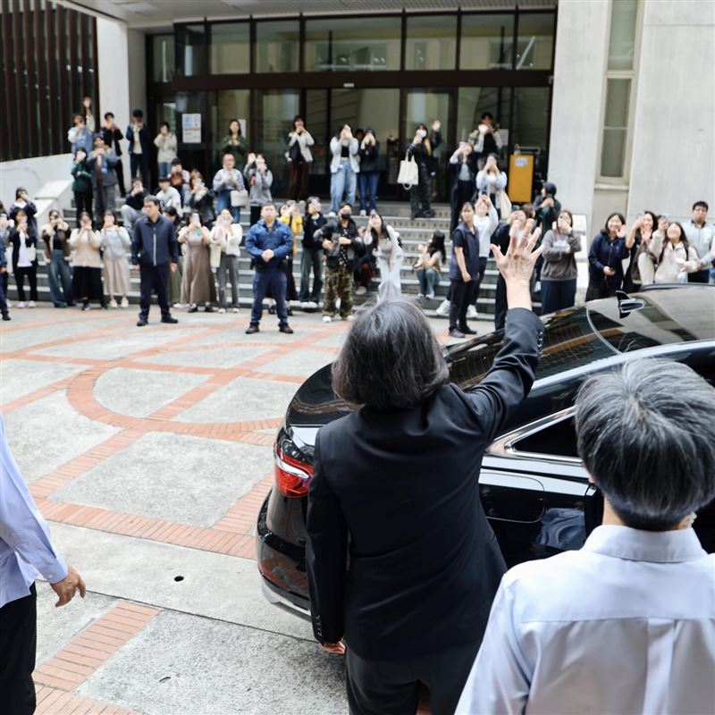 蔡英文近日到東吳大學演講更是人氣爆棚。（圖／翻攝自蔡英文Threads）